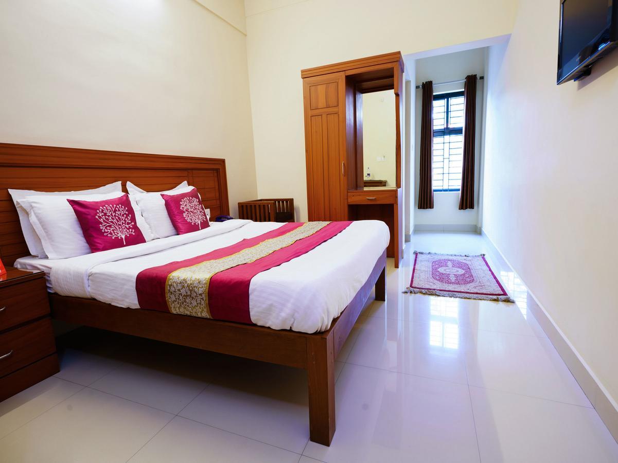 Oyo 9404 Hotel White Fort 玛纳多迪 外观 照片