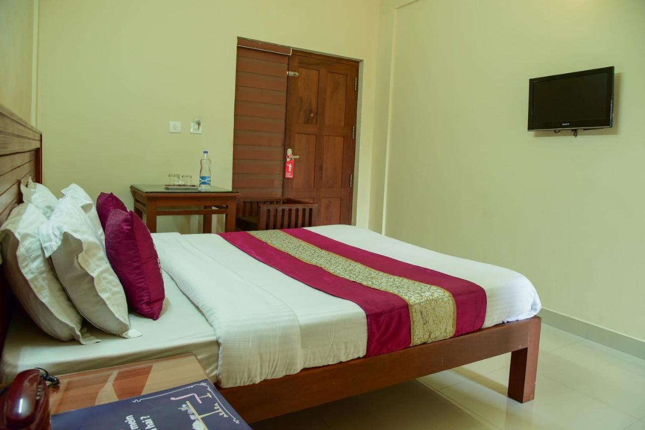 Oyo 9404 Hotel White Fort 玛纳多迪 外观 照片